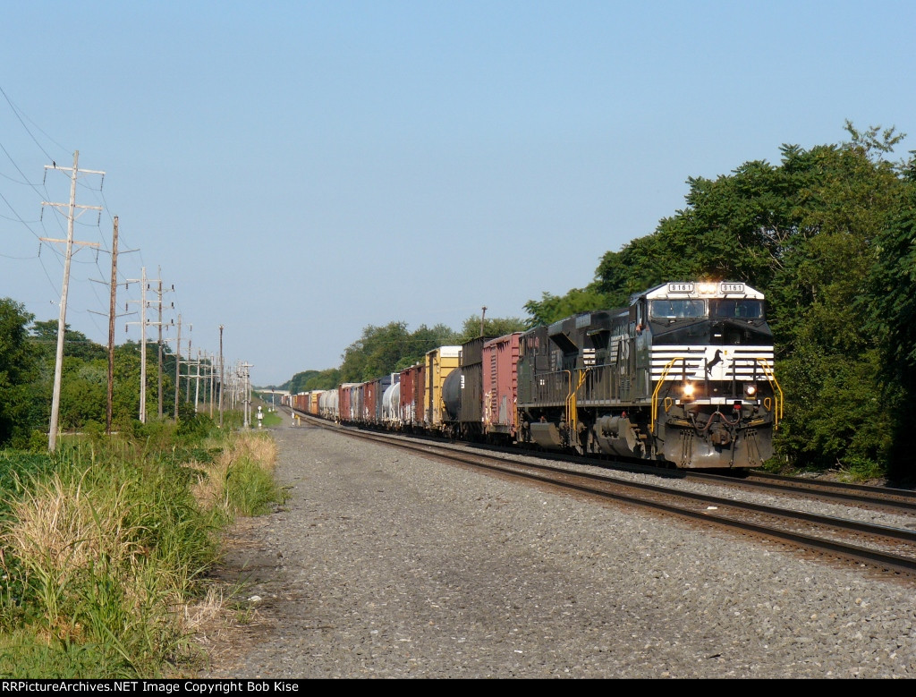 The 15T nearing Moyer Street